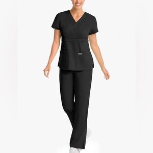 Grey's Anatomy Riley 3 Pocket V-Neck Top (matching pants in closet in Small)